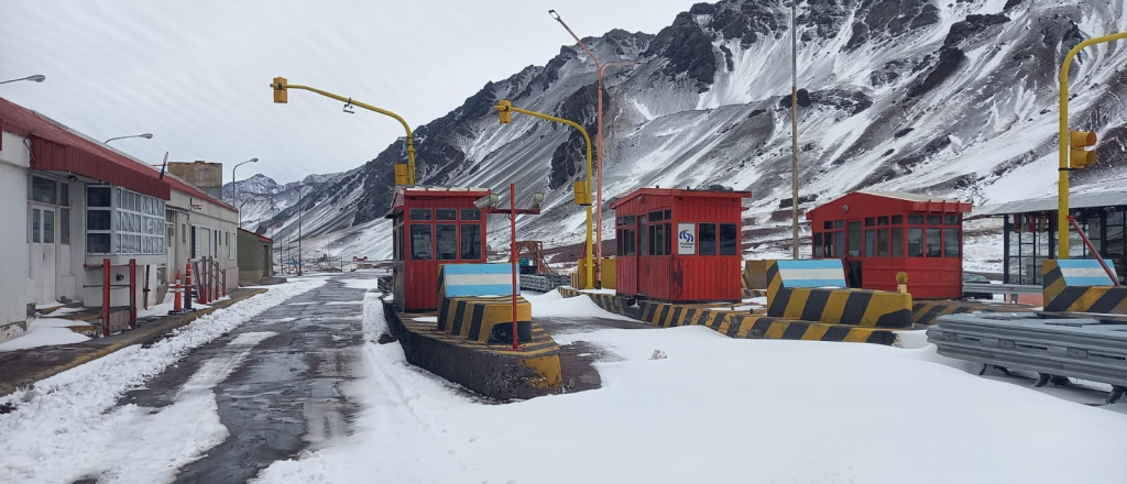 Cierran el Paso Cristo Redentor por nevadas