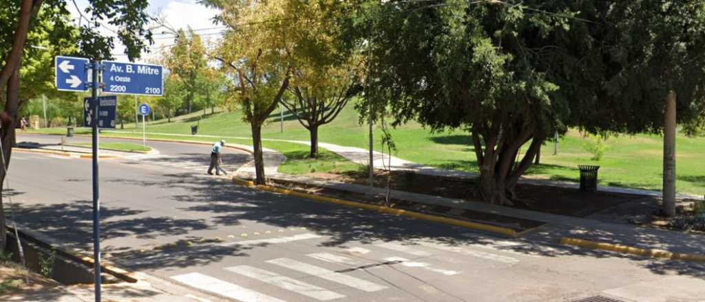 Apuntaron a una pareja en el Parque Central y les robaron todo lo que tenían