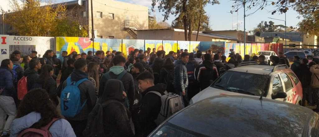 Estudiantes del IEF protestan cansados de los robos