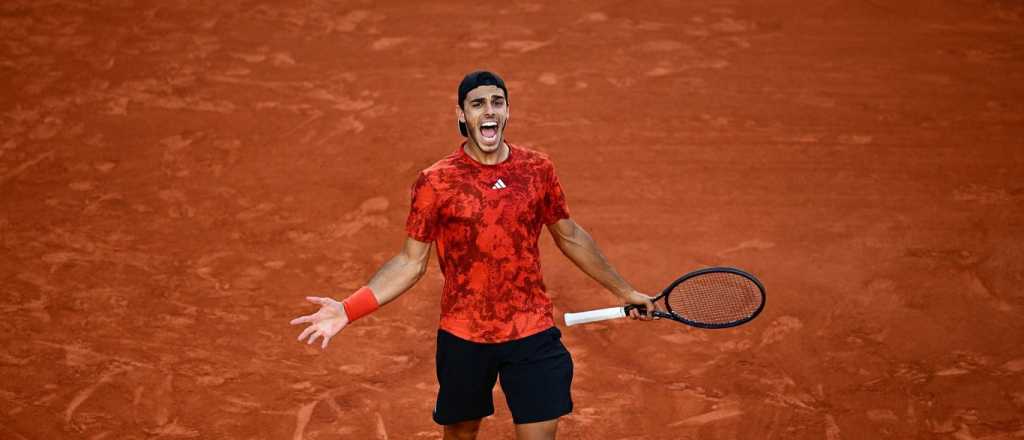 Cerúndolo derrotó al 8 del mundo y hay dos argentinos en octavos de Roland Garros