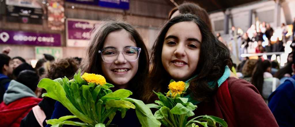 Miles de alumnos de Godoy Cruz se comprometieron a cuidar el planeta