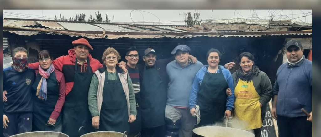 Homenajean a su papá fallecido regalando locro en San Rafael