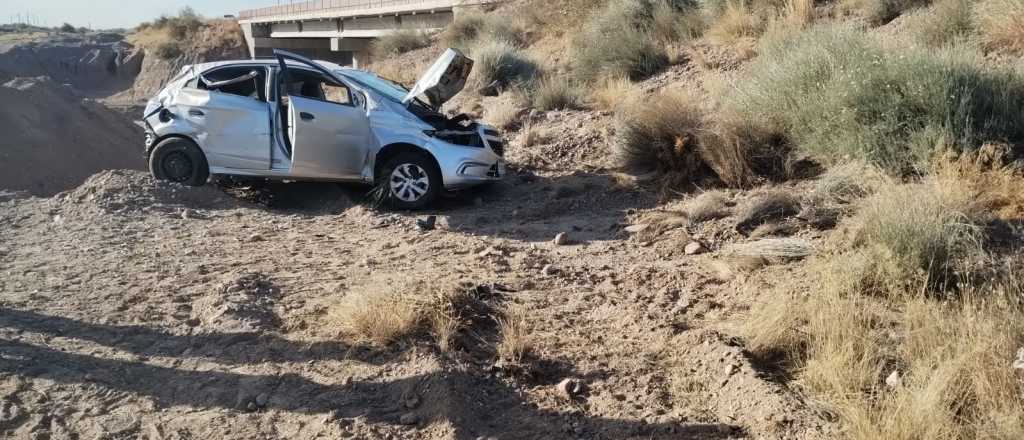 Murió una turista en Tupungato: la chofer iba ebria y cayeron a un pozo