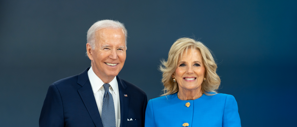 Biden y un "Dios salve a la reina" que genera dudas sobre su salud mental