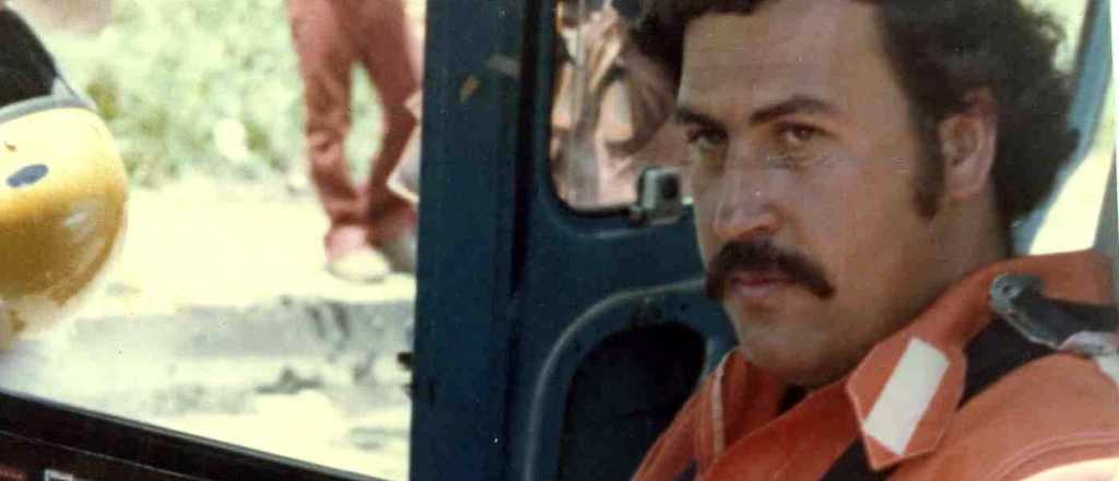 Dice ser el primogénito de Pablo Escobar y que lo crió un espía británico