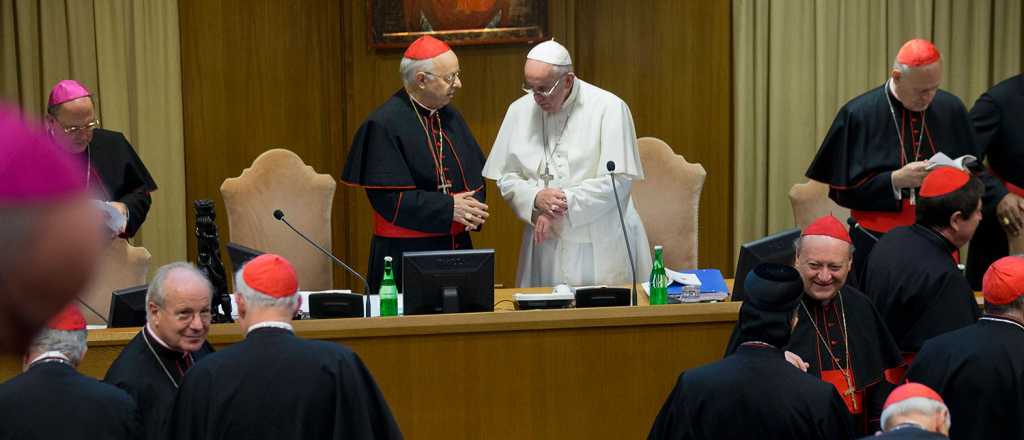 Un obispo que estuvo con el papa Francisco dio positivo de coronavirus