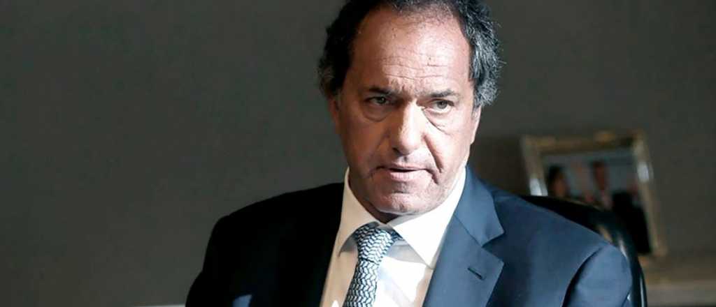 Scioli en Mendoza: otorga fondos a clubes de barrio de Las Heras