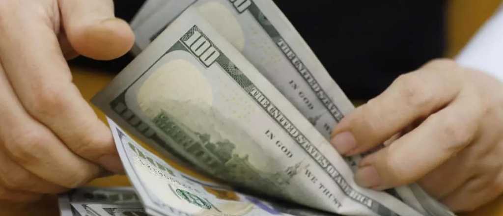 El blue cerró la jornada con una mínima suba