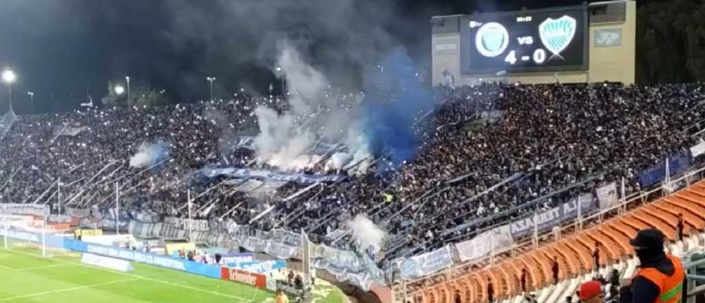 La locura es total: así se vivió el triunfo del Tomba en las tribunas