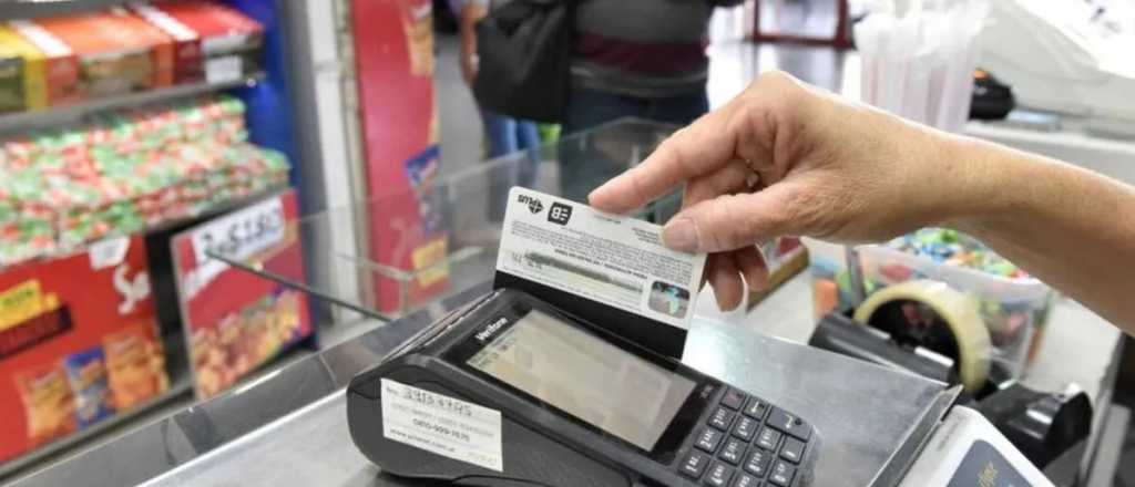 Financiarse para vivir: se dobló la compra de alimento con tarjeta de crédito