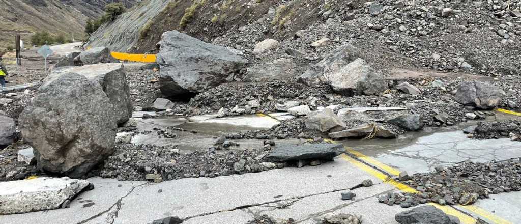 Por las rocas caídas en la ruta, el Paso Cristo Redentor continuará cerrado