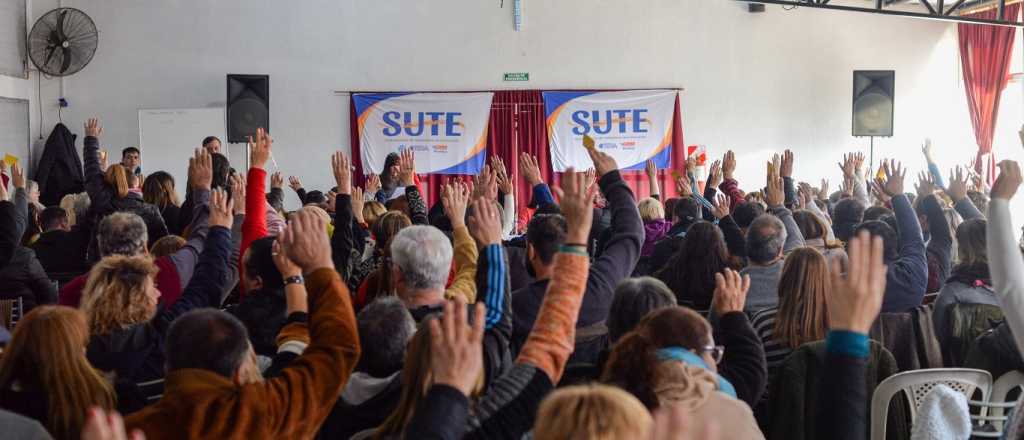 Los docentes amenazan con parar 4 días después de las vacaciones   