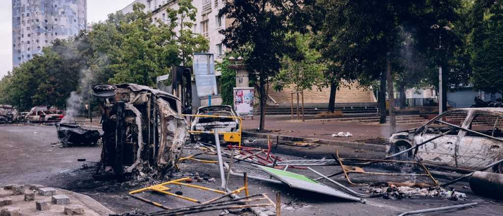 Videos de París en llamas: saqueo a Louis Vuitton y animales salvajes sueltos