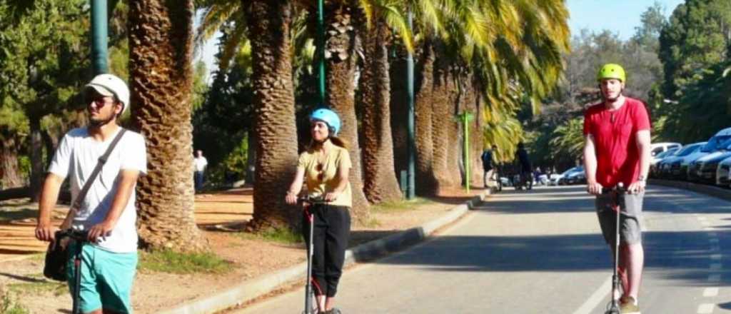 Monopatines eléctricos: buscan pedir seguro, chaleco refractario y casco