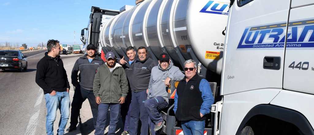 Camioneros denuncian que les roban y los atacan en Chile