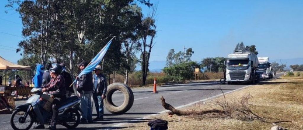 Una mujer quedó varada en medio de un piquete y murió