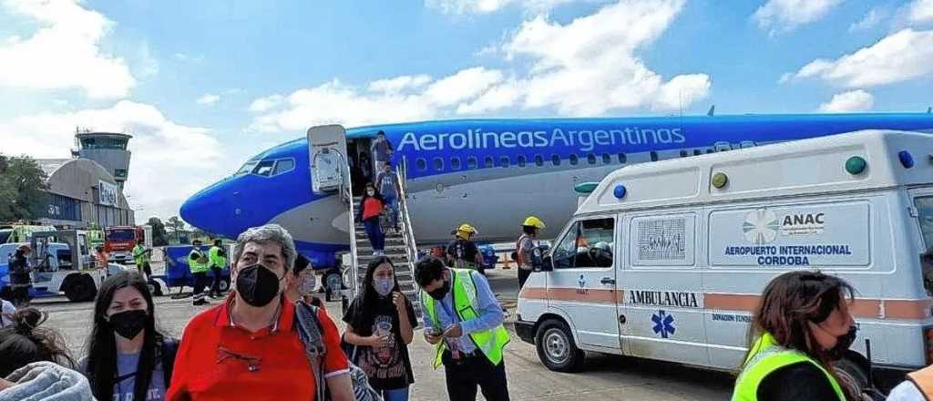 Un bebé falleció tras descompensarse arriba de un avión