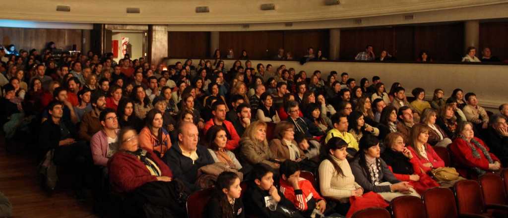 Restaurarán 480 antiguas butacas del Teatro Independencia