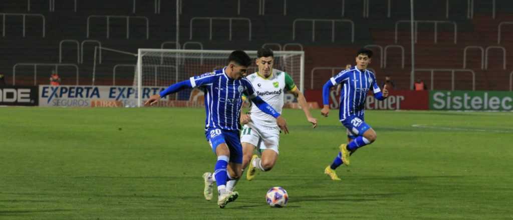 Por un blooper insólito, a Godoy Cruz se le escapó e igualó con Defensa