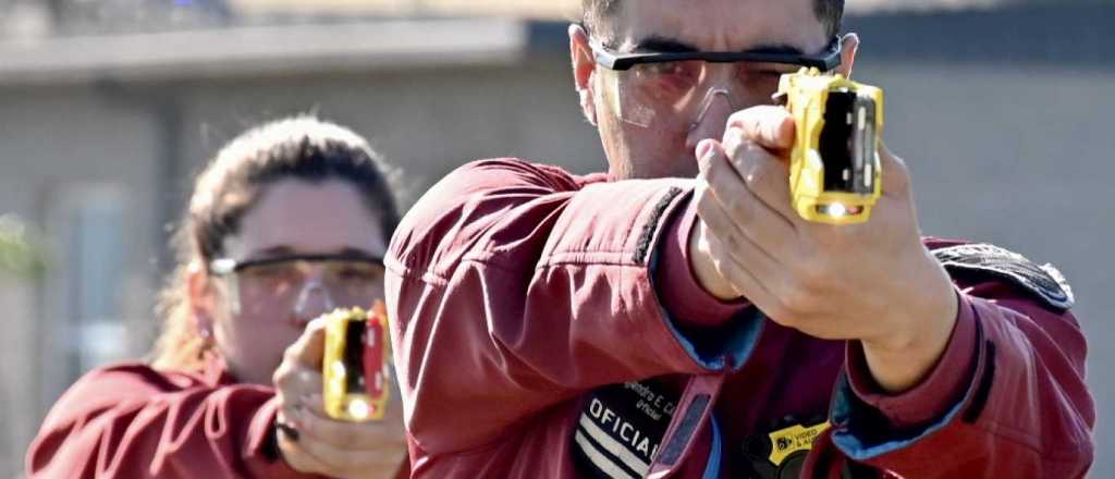 La Policía de CABA ya usa las pistolas Taser en barrios y estaciones de subte