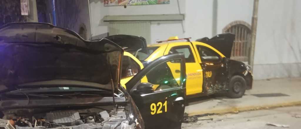 Fuerte choque entre dos taxis en Guaymallén