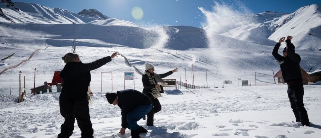 Fotos y videos: turistas disfrutaron este sábado a pleno en Alta Montaña