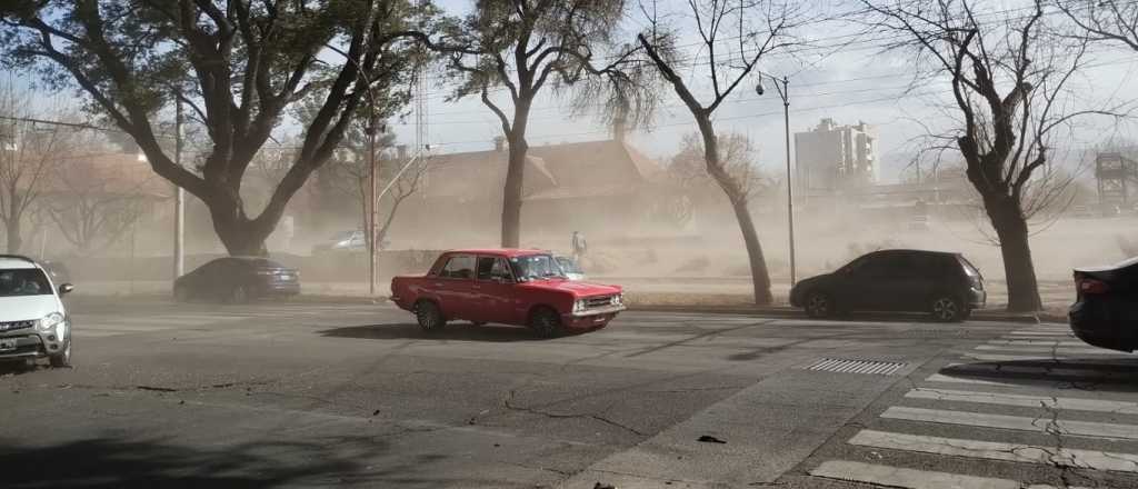 El viento Zonda llegó al Gran Mendoza