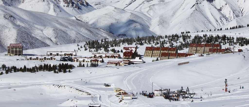 Por nevadas intensas, cierran ingreso a Las Leñas y los pasos siguen cerrados