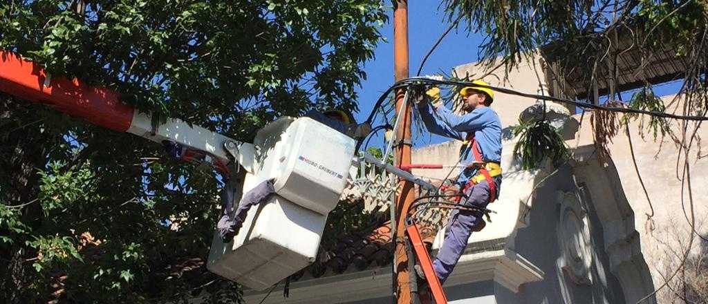 Luego del paso del Zonda, todavía hay usuarios sin luz