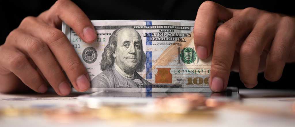 El dólar blue se dispara y se vende a $790