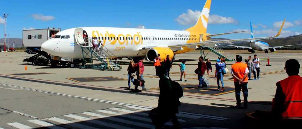 Aterrizaje de emergencia porque murió un pasajero que volaba en Flybondi