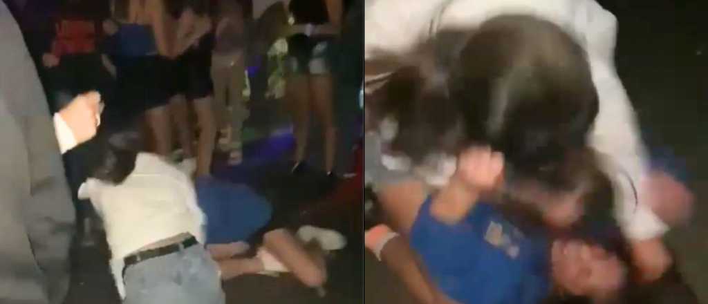 Video: dos chicas adolescentes a las piñas en un boliche de Junín