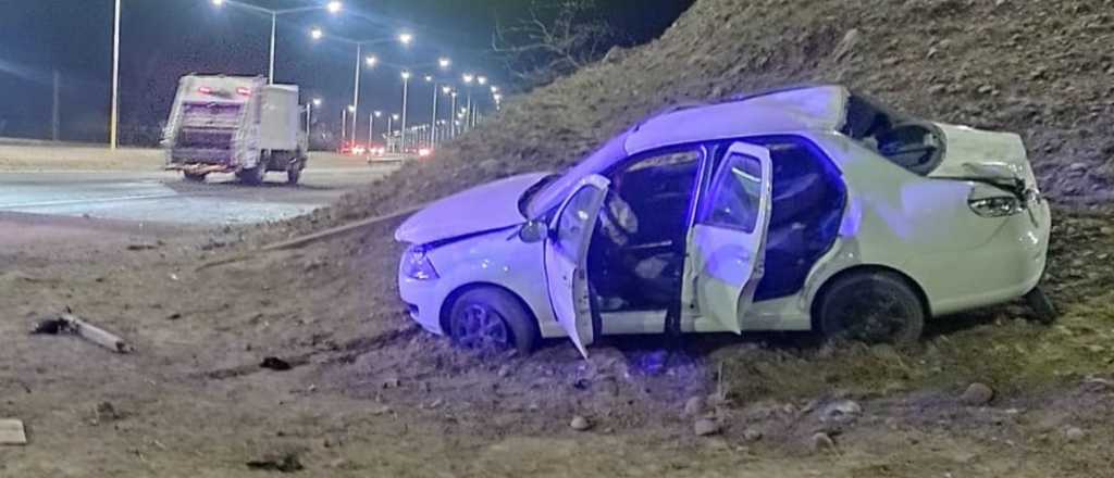 Iban en un auto y volcaron en solitario en el Acceso Sur y Araoz de Luján