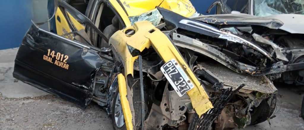 Un taxista falleció al chocar con un árbol por esquivar a un perro en Alvear