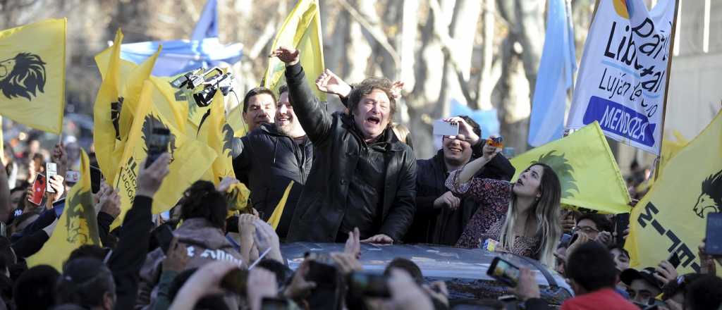 Milei pasó por Mendoza para saludar a militantes pero sin hablar en público