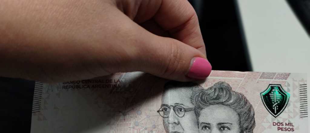 Por qué los cajeros no entregan los billetes de 2 mil pesos