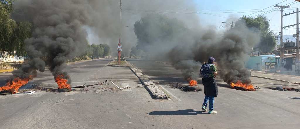 Caos en Las Heras: cortaron la calle en reclamo por cortes de luz