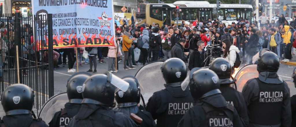 Revuelo y acusaciones cruzadas por la muerte del exguerrillero en el Obelisco