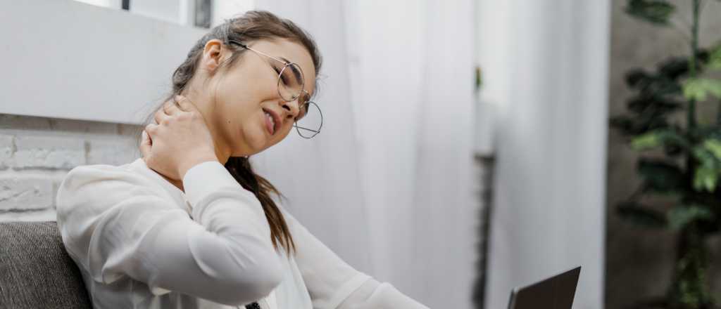 Dolor de cuello, ¿qué lo provoca y cómo calmarlo?