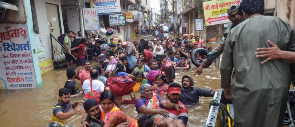 Al menos 24 muertos en India tras fuertes lluvias