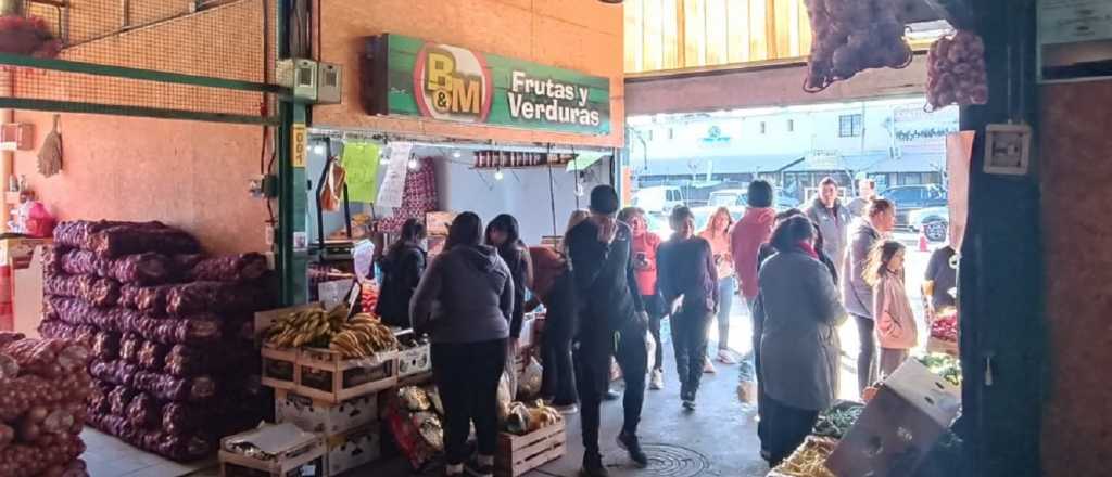 Economía de guerra: cuánto cuestan frutas y verduras en el Mercado de Guaymallén