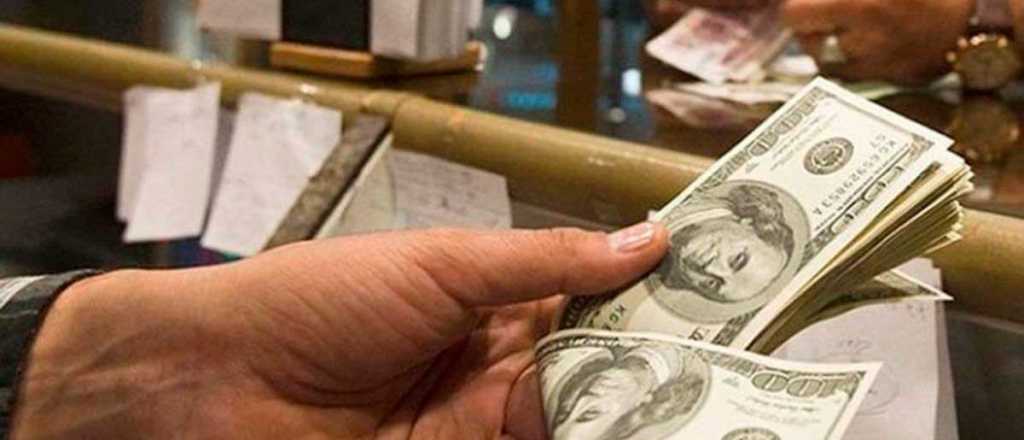 Luego del balotaje, el dólar blue cerró en alza a $1.075