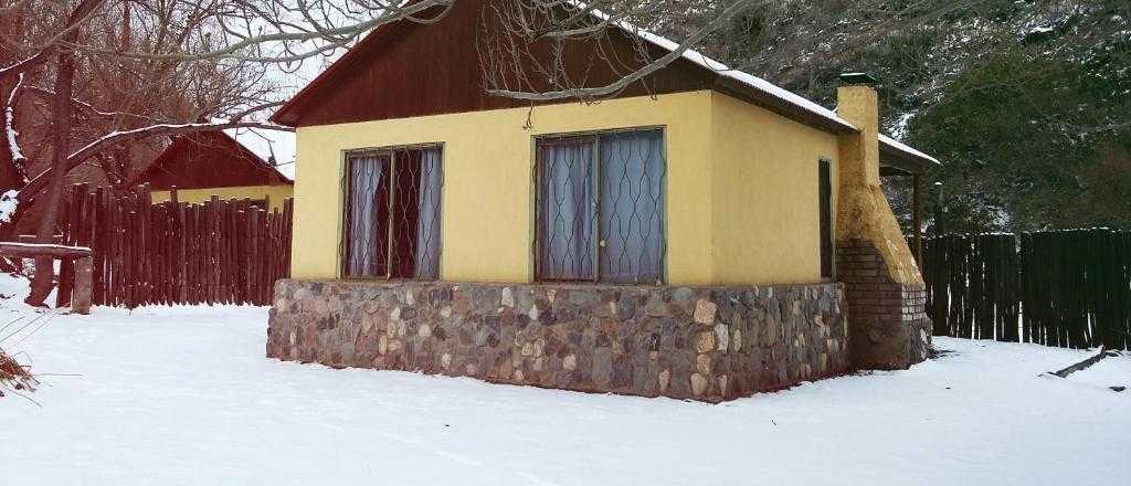 Se incendió una cabaña para turistas en Potrerillos