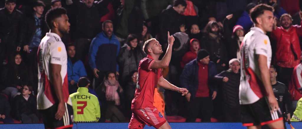 Pésimo arranque de River, que perdió con Argentinos en La Paternal