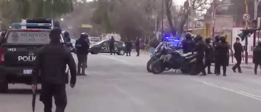 Intentaron robar en comercios en Las Heras y se enfrentaron con policías