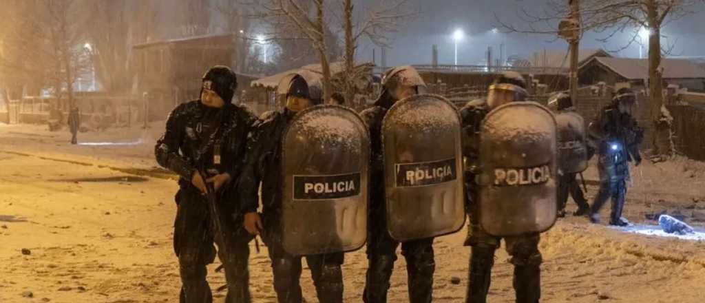 Video: intento de saqueo y enfrentamiento en medio de la nieve en Bariloche