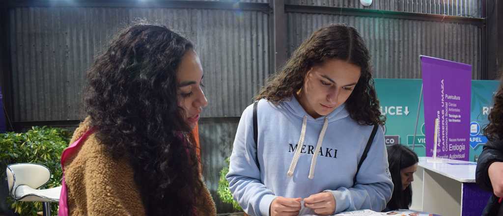 La Universidad Maza da beneficios para abanderados de secundaria 