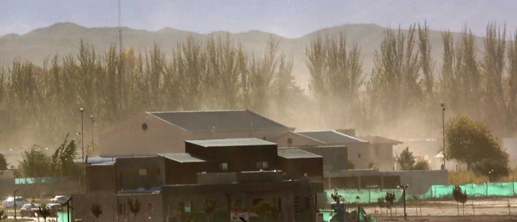 Clases suspendidas por Zonda en gran parte de Mendoza