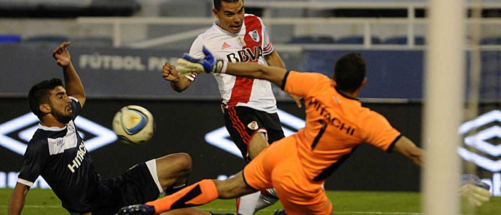 River, que piensa en la Sudamericana, venció a Vélez