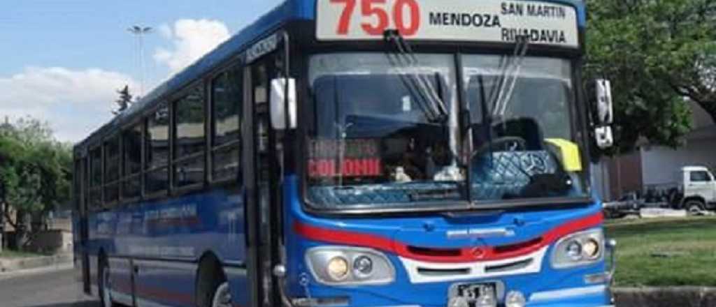 Chicos apedrearon un micro en Mendoza y los liberaron por ser menores